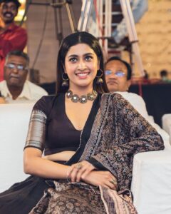 Tanya Ravichandran Instagram - Look for the magic in every moment 🪄🧚

Outfit : @thecfactory 
Pc : @kanth___m
@teamaimpro