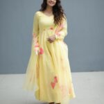 Tanya Ravichandran Instagram - Leave a little sparkle wherever you go ✨✨ P.c : @kiransaphotography Styled by : @abiramamoorthy2112 Outfit : @fiorebymalar_ Jewellery : @adornachennai @teamaimpro