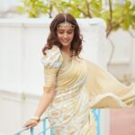 Tanya Ravichandran Instagram - In every girl there’s a princess with the strength of a warrior 🤍🤍 Silverscreen Stylist: @ratikhavenugopal Cam @iamvigneshjayakumar CC: @gouthamgeorgedop Makeup @bride.up Hair: @prabhakaran486 Blouse: @myurabyanithaprabhu Saree: @flauntbyratz Shoes: @feeltwenty @teamaimpro