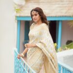 Tanya Ravichandran Instagram - 🤍🤍 Silverscreen Stylist: @ratikhavenugopal Cam @iamvigneshjayakumar CC: @gouthamgeorgedop Makeup @bride.up Hair : @prabhakaran486 Blouse: @myurabyanithaprabhu Saree: @flauntbyratz Shoes: @feeltwenty @teamaimpro
