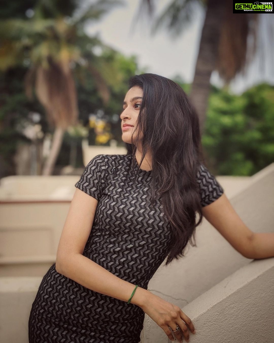 Tanya Ravichandran Instagram - 🖤 #terrace #stayhome #staysafe