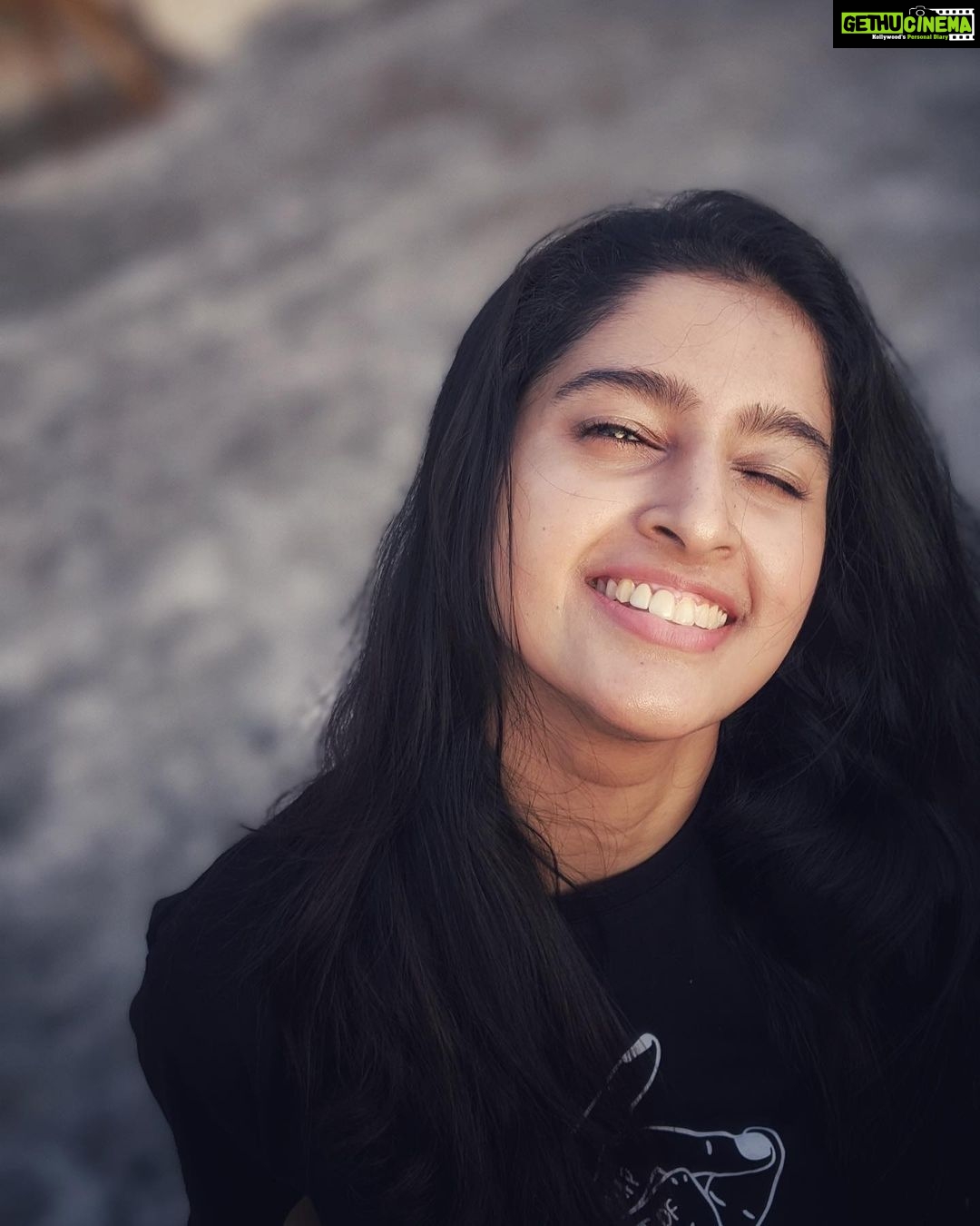 Tanya Ravichandran Instagram - What happens on the terrace, stays on the terrace 😜 #quarantine #quarantinelife #terracephotoshoot