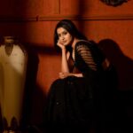 Tanya Ravichandran Instagram - It’s not an attitude, its the way I am 😎 P.c - @kiransaphotography Mua - @makeupbywanshazia Hair - @prabhakaran486 Styled by @indu_ig Styling team @_.nevedhitha._ Saree @knotweddinghouse Jewelry @fineshinejewels