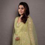 Tanya Ravichandran Instagram - 🌞🌞 📸 : @kiransaphotography Outfit and styling : @studio149 Jewellery : @mspinkpantherjewel Make up: @kaviyaartistry_off @teamaimpro
