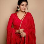 Tanya Ravichandran Instagram - There is a shade of Red for every woman ❤️ Shot by : @kiransaphotography Outfit and styling : @studio149 Jewellery : @mspinkpantherjewel @teamaimpro