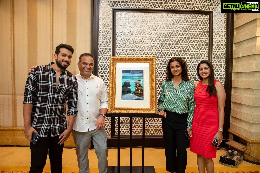 Tanya Ravichandran Instagram - Its been a successful trip! Here are #PaperRocket team success celebration stills #PaperRocketOnZEE5 @kiruudhay @sagarpentela @riseeastentertainment @zee5tamil @kalidas_jayaram @nirmal.palazhi @gourigkofficial @kaaliactor #ChinniJayanth @poornimabhagyaraj @sidsriram @simonkking @dharankumar_c @svedshanker @ramyanambessan #kukarthik @leelavathi_kumar @richardmnathan @editorkishore @thinkmusicofficial @lyricist_vivek @teamaimpro @kailasam.geetha