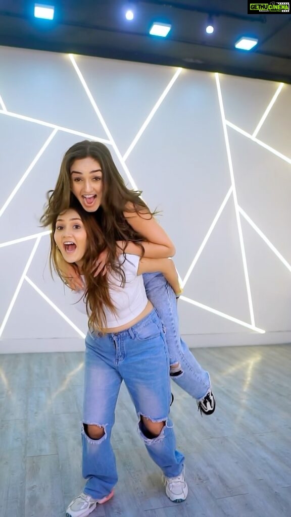 Tanya Sharma Instagram - She’s always there for me 👭🏻 #sisters . Absolutely loving the new single by @ananyabirla for Maybelline’s Mental Health Initiative Brave Together Listening to it on loop ✨ #ad @maybelline_ind @ananyabirla #MaybellineInd #Maybelline #MentalHealth #Therapy #BraveTogether #BraveTogetherSong