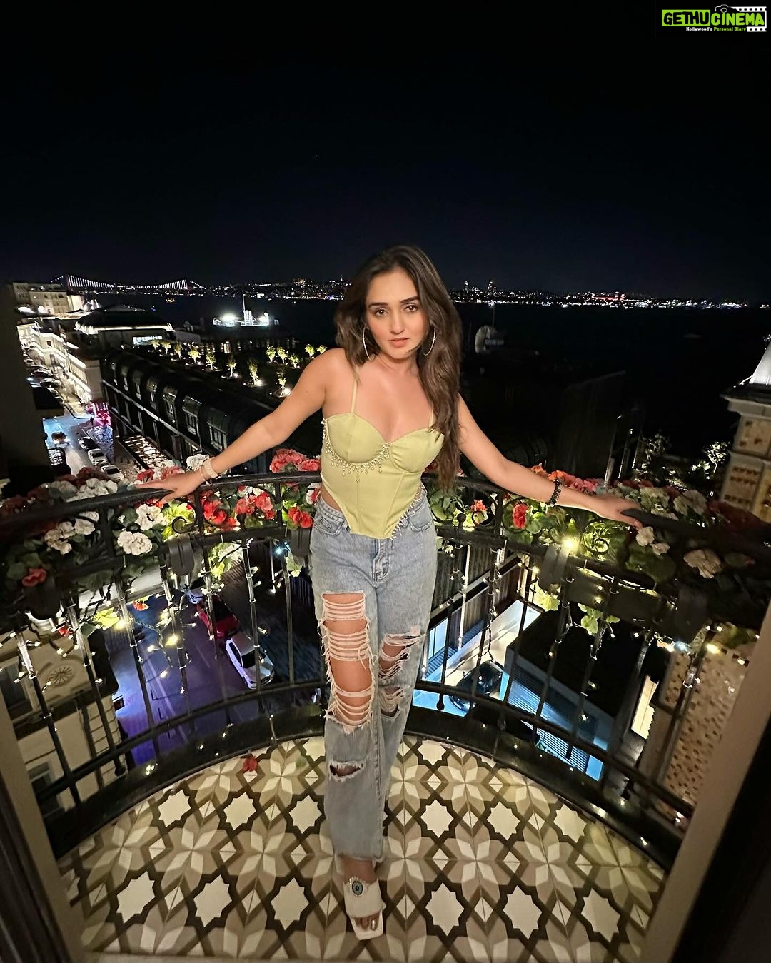Tanya Sharma Instagram - Hot mess with a hotter view @hotelderevegalata . . #turkey #travel #travelgram #istanbul #love #tanyasharma #ootn