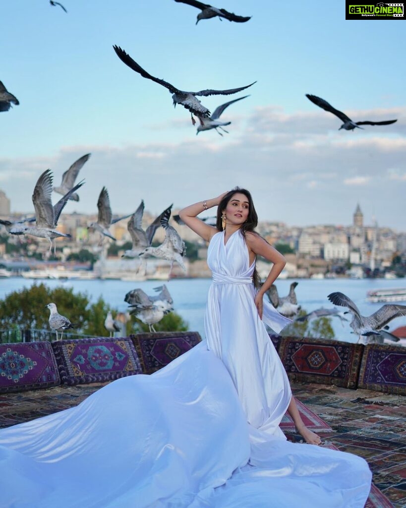 Tanya Sharma Instagram - Are you in the mood for a little white? . Beautiful Istanbul vibes only🤍💫 #travel #instagood #turkey #istanbul #tanyasharma #white #angel #fashion #love #gratitude