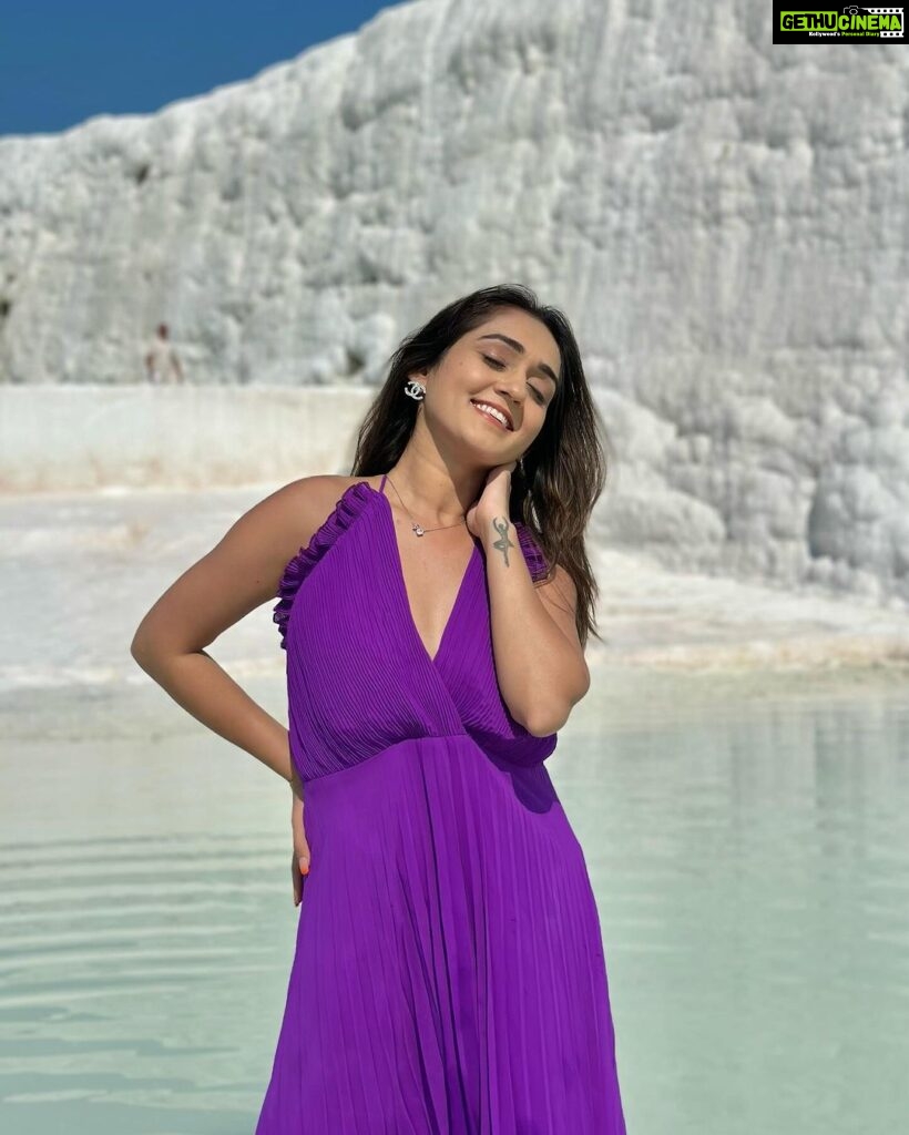 Tanya Sharma Instagram - Finally we experienced this beauty ✨ and oh boy pictures don’t do justice to it ! P.s - it was super sunny n crowded but we managed to do our thing as always 😂😂😂 #sharmasisters #pamukkale #antalya #turkey #travel #love #tanyasharma Pamukkale,Turkey