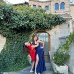 Tanya Sharma Instagram - Painting the town red ❤️ . Our stay at #cappadocia was extraordinarily beautiful all because of @sultan_cave_suites , the staff , the suite and the roof top restaurant was all just warm n super fine ✨ #travel #cavesuite #turkey #travelgram #picoftheday #tanyasharma