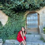Tanya Sharma Instagram - Painting the town red ❤️ . Our stay at #cappadocia was extraordinarily beautiful all because of @sultan_cave_suites , the staff , the suite and the roof top restaurant was all just warm n super fine ✨ #travel #cavesuite #turkey #travelgram #picoftheday #tanyasharma