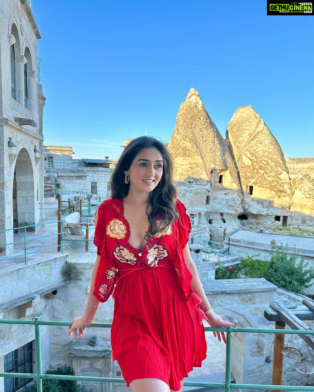 Tanya Sharma Instagram - Painting the town red ❤️ . Our stay at #cappadocia was extraordinarily beautiful all because of @sultan_cave_suites , the staff , the suite and the roof top restaurant was all just warm n super fine ✨ #travel #cavesuite #turkey #travelgram #picoftheday #tanyasharma