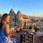 Tanya Sharma Instagram - My view is better than yours ☺️ #cappadocia #reels #reelkarofeelkaro #reelitfeelit #travelreels #hotairballoon #turkey #tanyasharma