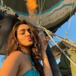 Tanya Sharma Instagram – Magical ✨is The word ! Our first ever hot air balloon experience was extraordinary thankyouu @sultan_cave_suites @kelebektravel
P.s – don’t forget to see the last slide ( it’s 5am makeup ) 🥹 #turkey #travel #hotairballoon #sultancavesuites #love #tanyasharma Cappadocia, Turkey