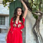 Tanya Sharma Instagram - Painting the town red ❤️ . Our stay at #cappadocia was extraordinarily beautiful all because of @sultan_cave_suites , the staff , the suite and the roof top restaurant was all just warm n super fine ✨ #travel #cavesuite #turkey #travelgram #picoftheday #tanyasharma