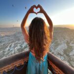 Tanya Sharma Instagram – Magical ✨is The word ! Our first ever hot air balloon experience was extraordinary thankyouu @sultan_cave_suites @kelebektravel
P.s – don’t forget to see the last slide ( it’s 5am makeup ) 🥹 #turkey #travel #hotairballoon #sultancavesuites #love #tanyasharma Cappadocia, Turkey