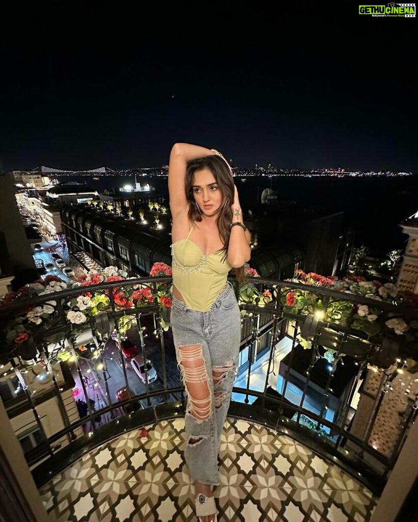 Tanya Sharma Instagram - Hot mess with a hotter view @hotelderevegalata . . #turkey #travel #travelgram #istanbul #love #tanyasharma #ootn