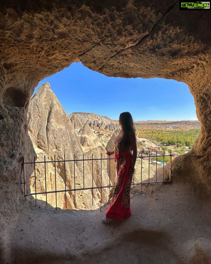 Tanya Sharma Instagram - In case I forgot🌚 here is another dump of a beautiful day in #cappadocia SWIPE RIGHT for all the mehnat I do to click pictures for the gram 🙈🥹 #instagood #travel #turkey #sisters #fashion #cord #instadaily #tanyasharma #2023 #beautifuldestinations Cappadocia, Turkey