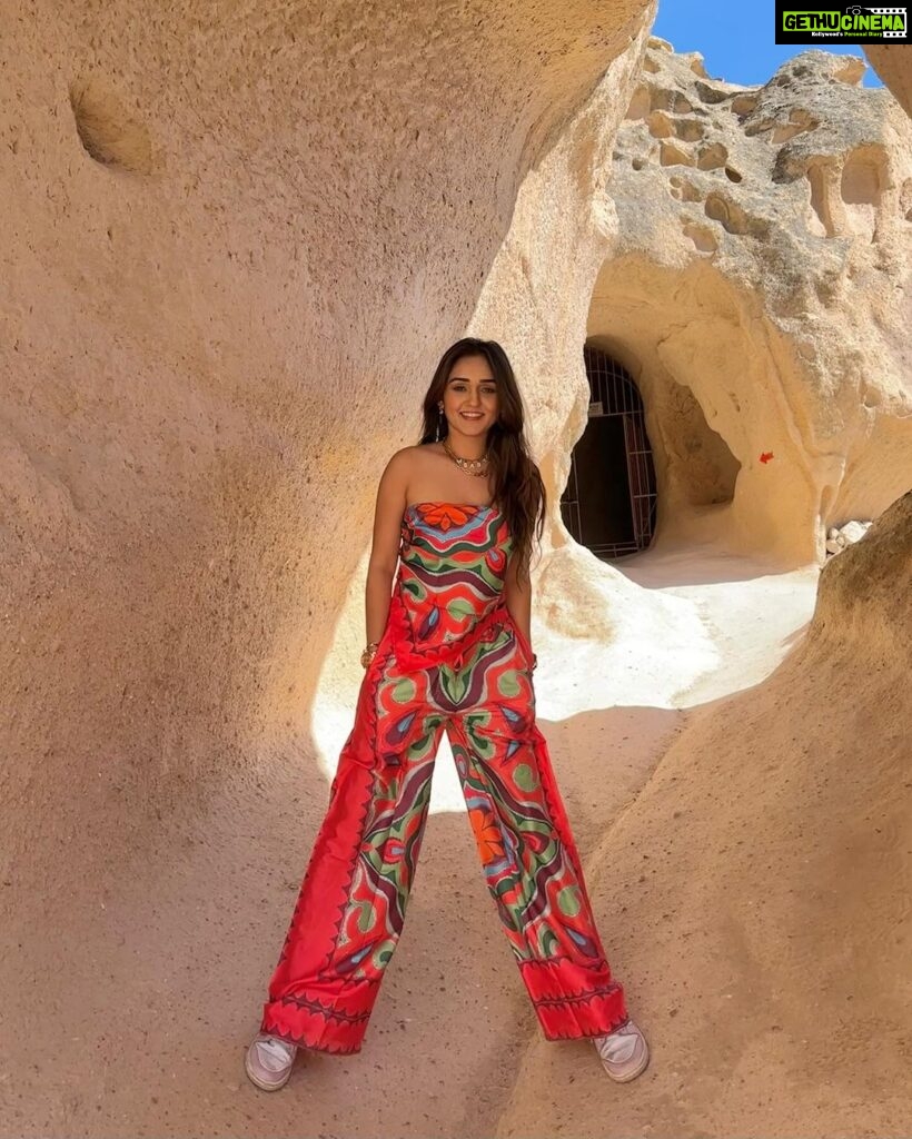 Tanya Sharma Instagram - In case I forgot🌚 here is another dump of a beautiful day in #cappadocia SWIPE RIGHT for all the mehnat I do to click pictures for the gram 🙈🥹 #instagood #travel #turkey #sisters #fashion #cord #instadaily #tanyasharma #2023 #beautifuldestinations Cappadocia, Turkey