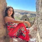 Tanya Sharma Instagram – In case I forgot🌚 here is another dump of a beautiful day in #cappadocia  SWIPE RIGHT for all the mehnat I do to click pictures for the gram 🙈🥹 #instagood #travel #turkey #sisters #fashion #cord #instadaily #tanyasharma #2023 #beautifuldestinations Cappadocia, Turkey