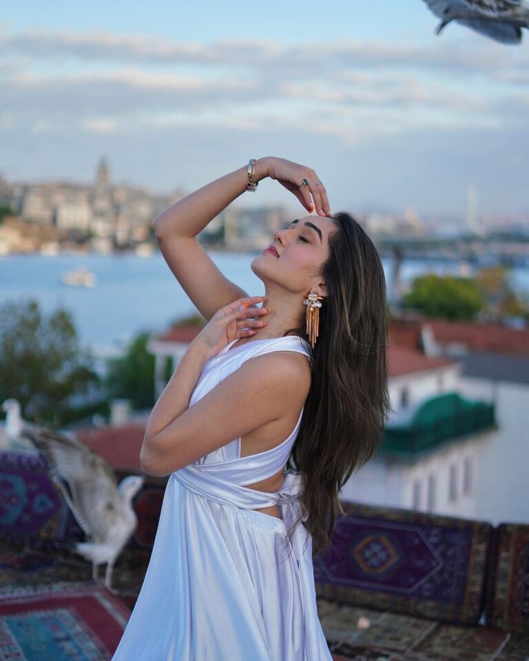 Tanya Sharma Instagram - Are you in the mood for a little white? . Beautiful Istanbul vibes only🤍💫 #travel #instagood #turkey #istanbul #tanyasharma #white #angel #fashion #love #gratitude