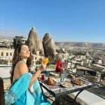 Tanya Sharma Instagram – Magical ✨is The word ! Our first ever hot air balloon experience was extraordinary thankyouu @sultan_cave_suites @kelebektravel
P.s – don’t forget to see the last slide ( it’s 5am makeup ) 🥹 #turkey #travel #hotairballoon #sultancavesuites #love #tanyasharma Cappadocia, Turkey