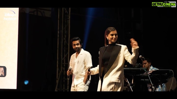 Tara Sutaria Instagram - @iitbombay.moodi What an energetic, palpable evening with all of you!!!! Here’s to #APURVA 🖤✨ @nowitsabhi @disneyplushotstar