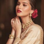 Tara Sutaria Instagram – Baatein phoolon jaisi,
Dil pe ishq ki laali,
Aisa ishq hua hai, jaise aayi Diwali 🪔♥️✨ #Apurva