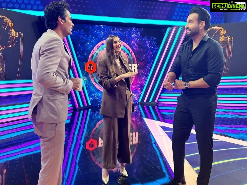 Tara Sutaria Instagram - Such a treat and my privilege to host and share such surreal moments for todays cricket live on @starsportsindia with legendary and gracious sportsmen… We spoke about the exciting time that it is for India in the World Cup, my upcoming release #Apurva and all things fun! It’s wonderful to have been able to integrate what we as a country love best - Cricket and film! ♥️🙏🏻🏏✨ @irfanpathan_official @gavaskarsunilofficial @mohammadkaif87 🙏🏻