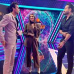 Tara Sutaria Instagram - Such a treat and my privilege to host and share such surreal moments for todays cricket live on @starsportsindia with legendary and gracious sportsmen… We spoke about the exciting time that it is for India in the World Cup, my upcoming release #Apurva and all things fun! It’s wonderful to have been able to integrate what we as a country love best - Cricket and film! ♥️🙏🏻🏏✨ @irfanpathan_official @gavaskarsunilofficial @mohammadkaif87 🙏🏻