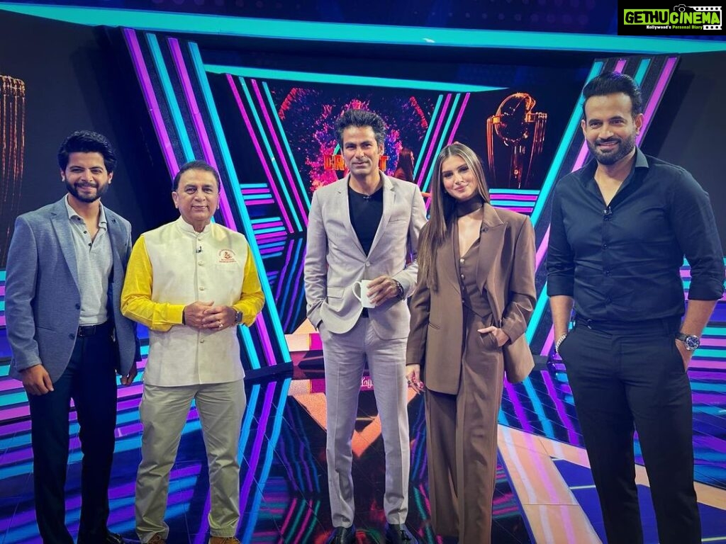 Tara Sutaria Instagram - Such a treat and my privilege to host and share such surreal moments for todays cricket live on @starsportsindia with legendary and gracious sportsmen… We spoke about the exciting time that it is for India in the World Cup, my upcoming release #Apurva and all things fun! It’s wonderful to have been able to integrate what we as a country love best - Cricket and film! ♥️🙏🏻🏏✨ @irfanpathan_official @gavaskarsunilofficial @mohammadkaif87 🙏🏻