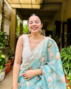 Tarjanee Bhadla Instagram - Konsa haq? Kaisa Haq? 
.
.
.
#selfflirting101 
.
.
Thank you to @rajesh_sarees for always being the last minute saviours🦋
.
.
#3ekka#tronekka#successparty