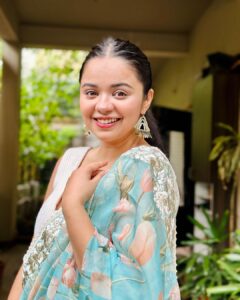Tarjanee Bhadla Instagram - Konsa haq? Kaisa Haq? 
.
.
.
#selfflirting101 
.
.
Thank you to @rajesh_sarees for always being the last minute saviours🦋
.
.
#3ekka#tronekka#successparty