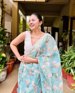 Tarjanee Bhadla Instagram - Konsa haq? Kaisa Haq? 
.
.
.
#selfflirting101 
.
.
Thank you to @rajesh_sarees for always being the last minute saviours🦋
.
.
#3ekka#tronekka#successparty