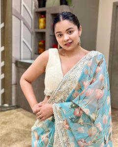 Tarjanee Bhadla Instagram - Konsa haq? Kaisa Haq? 
.
.
.
#selfflirting101 
.
.
Thank you to @rajesh_sarees for always being the last minute saviours🦋
.
.
#3ekka#tronekka#successparty