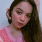 Tarjanee Bhadla Instagram – जानते हो वो अगर हज़ार बार जुल्फें न सवारे तो उसका गुज़ारा नहीं होता ,
वैसे दिल बोहोत साफ़ है उसका इन हरकतों में कोई इशारा नहीं होता

-Zakir khan 

.
.
.
.
.
.
#kurtilover#kurti#ethnic#indianlook#bindi#zakirkhanshayri#tarjanee#gujaratiactress#gujaratifilmindustry#pinkkurti#lakhnavisuits#nehabasinsong#jutimeri#juti#tarjaneebhadla#tarjanee_bhadla#gujaratifilms#gujaratimovies#jhumkha#jhumkas