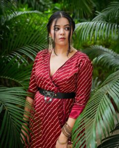 Tarjanee Bhadla Instagram - Life is what happens to you when you are busy making plans…
.
.
.
Experiencing this heavily right now! 
.
.
.
Outfit by @designer_ketan 
Photos by @karangurjarfilms @thedepthsoffield_ 
.
.
#3ekka#tronekka#gujaratifilm#gujaratifilmactress#tarjaneebhadla#tarjanee#ethnicphotoshoot#indianwear#angrakha#angrakhastyle#indianoutfit