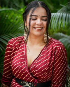 Tarjanee Bhadla Instagram - Life is what happens to you when you are busy making plans…
.
.
.
Experiencing this heavily right now! 
.
.
.
Outfit by @designer_ketan 
Photos by @karangurjarfilms @thedepthsoffield_ 
.
.
#3ekka#tronekka#gujaratifilm#gujaratifilmactress#tarjaneebhadla#tarjanee#ethnicphotoshoot#indianwear#angrakha#angrakhastyle#indianoutfit