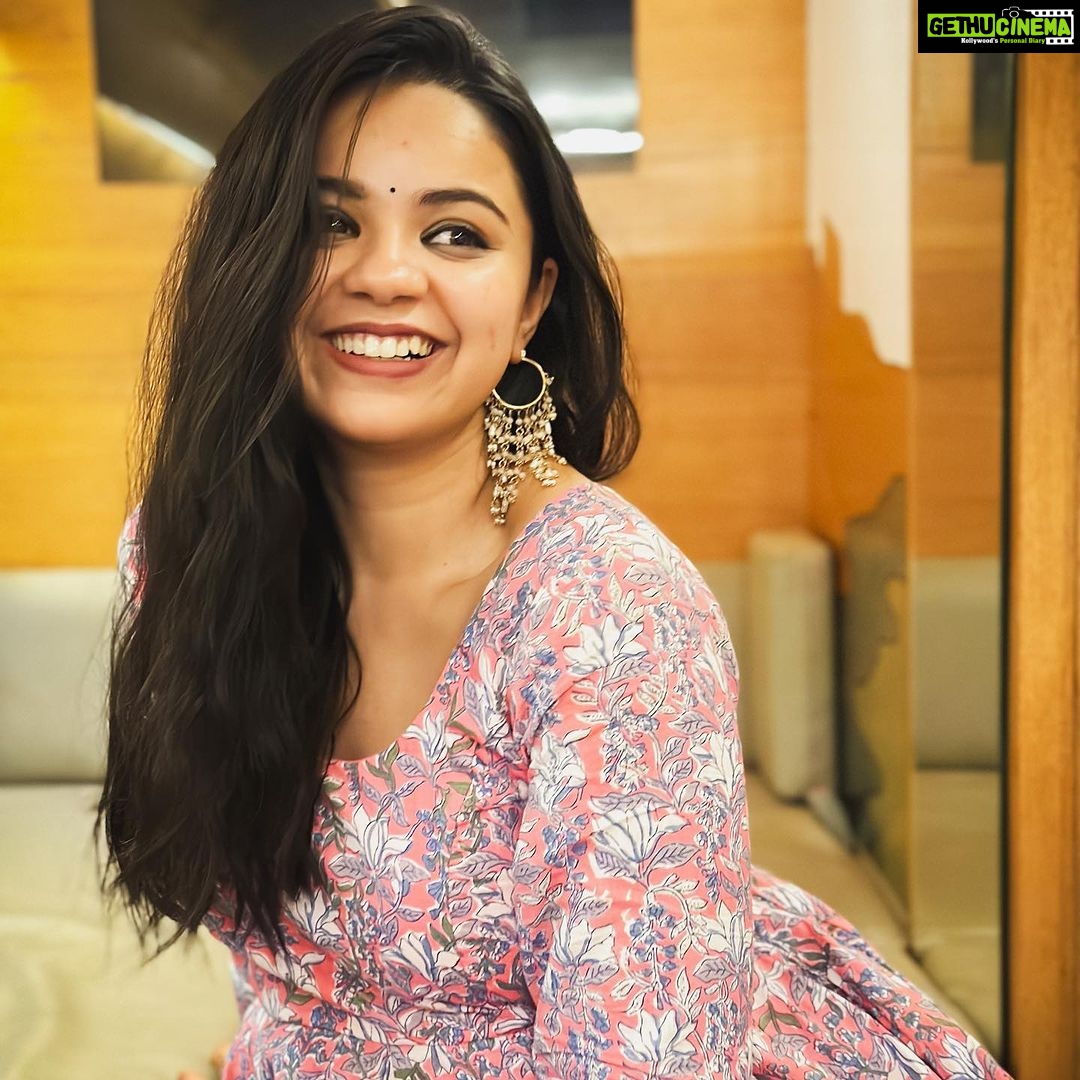 Tarjanee Bhadla - 2.9K Likes - The best day of promoting 3 EKKA!
Visnagar you were great!.
.
.
.
Beautiful dress by @designer_ketan.
.
.
.
Photos by @karangurjarfilms