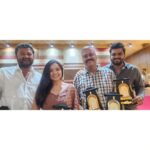 Tarjanee Bhadla Instagram – The best part about this award was that we could share the victory smiles with so many loving faces! 
Thank you mumma and rk dada for coming and supporting me🤍

And kuddos to my cousin brother for winning a state award for best background score for bajaaba- the daughter 
@kandarp_kavishwar
Making our family proud🙏🏻

Last pic credit @shashvat_2416 🌏