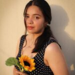 Tarjanee Bhadla Instagram - Streching towards the sky like ai don't care💛 . . . clicked by @manushii.pcshah . . #photoshoot#sunkissed #sunflower#polkadotdress #sunnyvibes#grainyphoto #tarjaneebhadla#tarjanee #sunnyphotoshoot#photography#potraitshopt#potrait