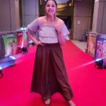 Tarjanee Bhadla Instagram - Yesterday night at the premiere of Bushirt T-shirt! What a hilarious film it was! Everyone's performance is amazing and it's shot beautifully! Go watch it now with your family!