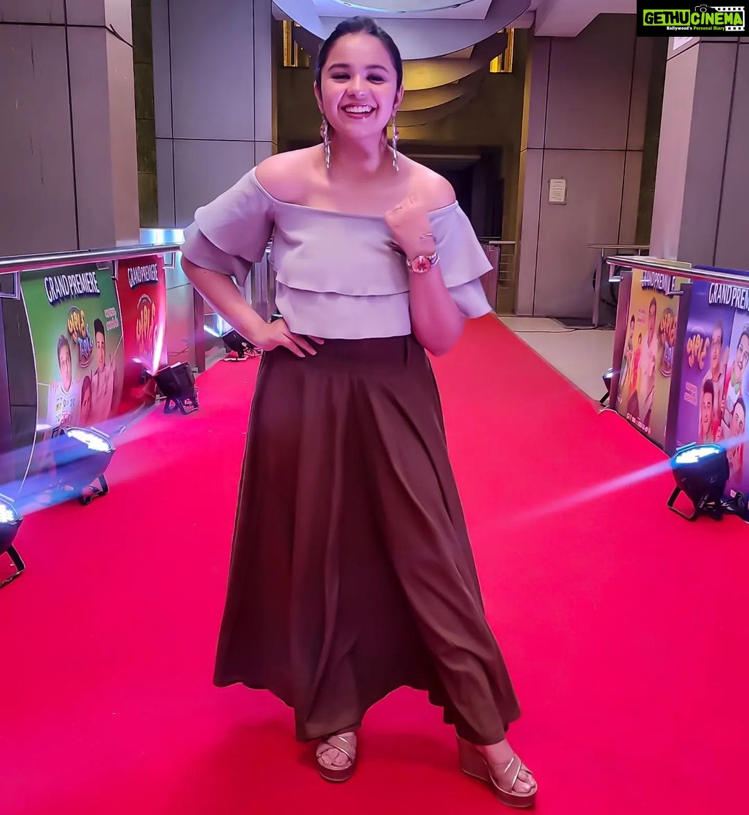 Tarjanee Bhadla Instagram - Yesterday night at the premiere of Bushirt T-shirt! What a hilarious film it was! Everyone's performance is amazing and it's shot beautifully! Go watch it now with your family!