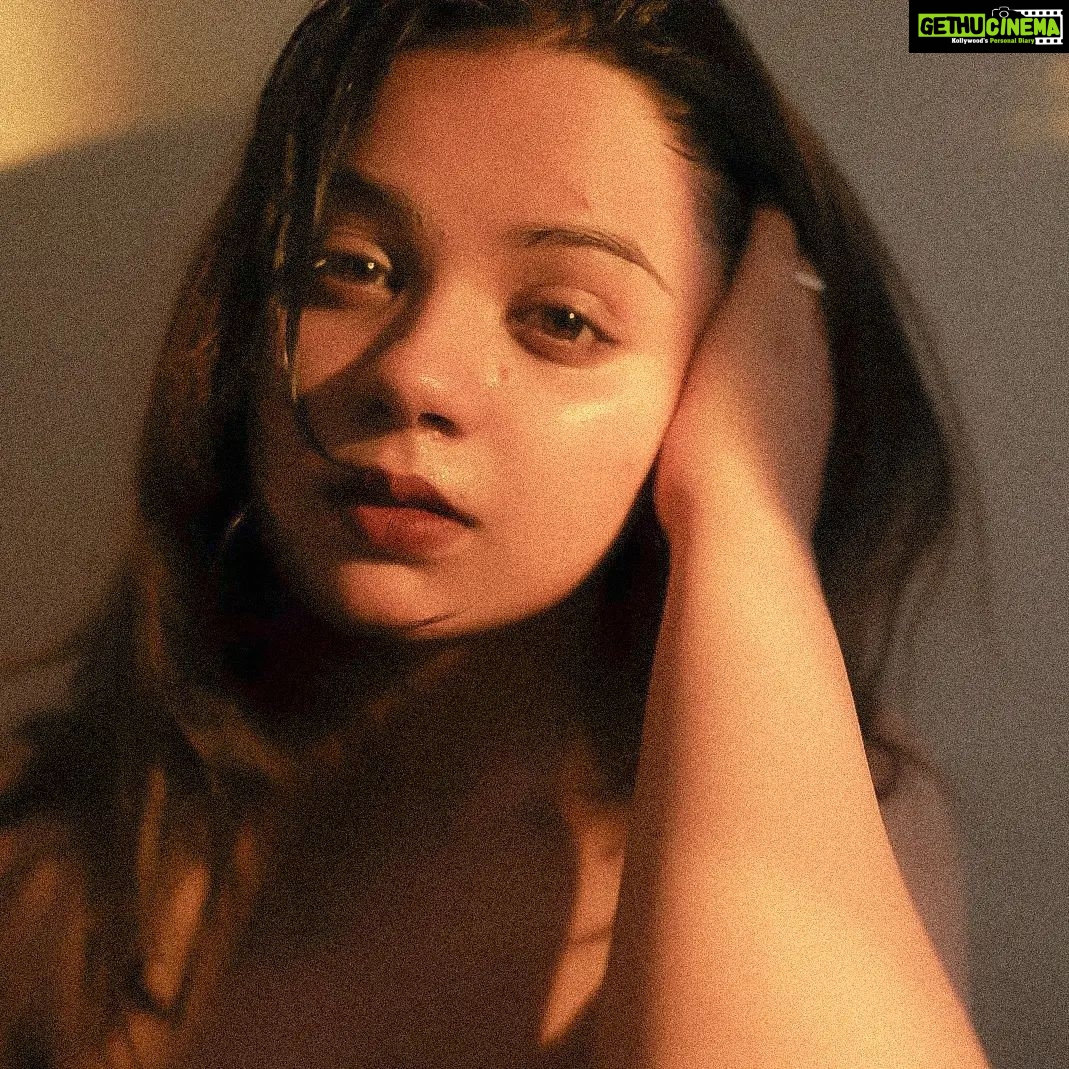 Tarjanee Bhadla Instagram - I am scared of fading away not dying, Because dying means to stop existing and living on in memories, Fading means to die from memories . . 📸@rohanprajtrp #photoshoot#warmtones #modelling#indoorshoot #phototales#vintagestyle #photography#vintagevibes #grainyshoot#texturedphotos#indianmodels#tarjaneebhadla#tarjanee#tarjanee_bhadla#gujaratiactress#gujaratiactors
