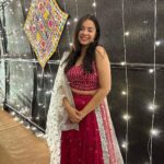 Tarjanee Bhadla Instagram – Thodi baatien leke ana, saari raatien leke ana🤍
.
.
.
.
.

#NavratriVibes #PinkCholi #Throwback #GujaratiFilmStar  #NavratriTradition #NostalgicMemories #GujaratiCulture #NavratriCelebrations #PinkOutfit #IndianFestivals #TraditionalAttire #GujaratiTraditions #DancePerformance #UpliftingMusic #CelebratorySpirits #FestiveMoods #BrightColors #GlamorousOutfit #ThrowbackMoment #CulturalHeritage