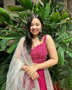 Tarjanee Bhadla Instagram - Thodi baatien leke ana, saari raatien leke ana🤍
.
.
.
.
.

#NavratriVibes #PinkCholi #Throwback #GujaratiFilmStar  #NavratriTradition #NostalgicMemories #GujaratiCulture #NavratriCelebrations #PinkOutfit #IndianFestivals #TraditionalAttire #GujaratiTraditions #DancePerformance #UpliftingMusic #CelebratorySpirits #FestiveMoods #BrightColors #GlamorousOutfit #ThrowbackMoment #CulturalHeritage