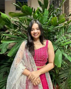 Tarjanee Bhadla Instagram - Thodi baatien leke ana, saari raatien leke ana🤍
.
.
.
.
.

#NavratriVibes #PinkCholi #Throwback #GujaratiFilmStar  #NavratriTradition #NostalgicMemories #GujaratiCulture #NavratriCelebrations #PinkOutfit #IndianFestivals #TraditionalAttire #GujaratiTraditions #DancePerformance #UpliftingMusic #CelebratorySpirits #FestiveMoods #BrightColors #GlamorousOutfit #ThrowbackMoment #CulturalHeritage