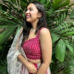 Tarjanee Bhadla Instagram - Thodi baatien leke ana, saari raatien leke ana🤍 . . . . . #NavratriVibes #PinkCholi #Throwback #GujaratiFilmStar #NavratriTradition #NostalgicMemories #GujaratiCulture #NavratriCelebrations #PinkOutfit #IndianFestivals #TraditionalAttire #GujaratiTraditions #DancePerformance #UpliftingMusic #CelebratorySpirits #FestiveMoods #BrightColors #GlamorousOutfit #ThrowbackMoment #CulturalHeritage