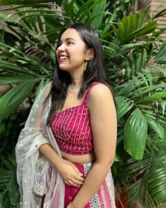 Tarjanee Bhadla Instagram - Thodi baatien leke ana, saari raatien leke ana🤍
.
.
.
.
.

#NavratriVibes #PinkCholi #Throwback #GujaratiFilmStar  #NavratriTradition #NostalgicMemories #GujaratiCulture #NavratriCelebrations #PinkOutfit #IndianFestivals #TraditionalAttire #GujaratiTraditions #DancePerformance #UpliftingMusic #CelebratorySpirits #FestiveMoods #BrightColors #GlamorousOutfit #ThrowbackMoment #CulturalHeritage